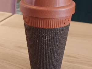 Tasse Weducer fabriquée à partir de marc de café recyclé et de chutes de bois de hêtre