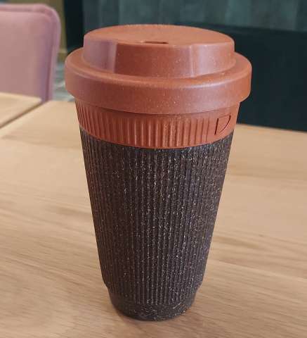 Weducer cup made with recycled coffee grounds and beech wood scraps