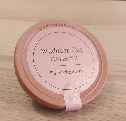 Weducer cap made with recycled coffee grounds and beech wood scraps