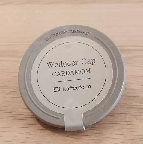 Weducer cap made with recycled coffee grounds and beech wood scraps